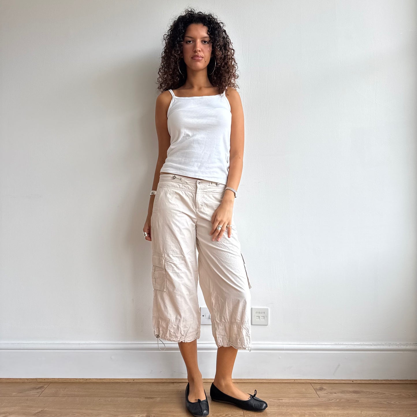 Beige toggle cargo capris - Size M