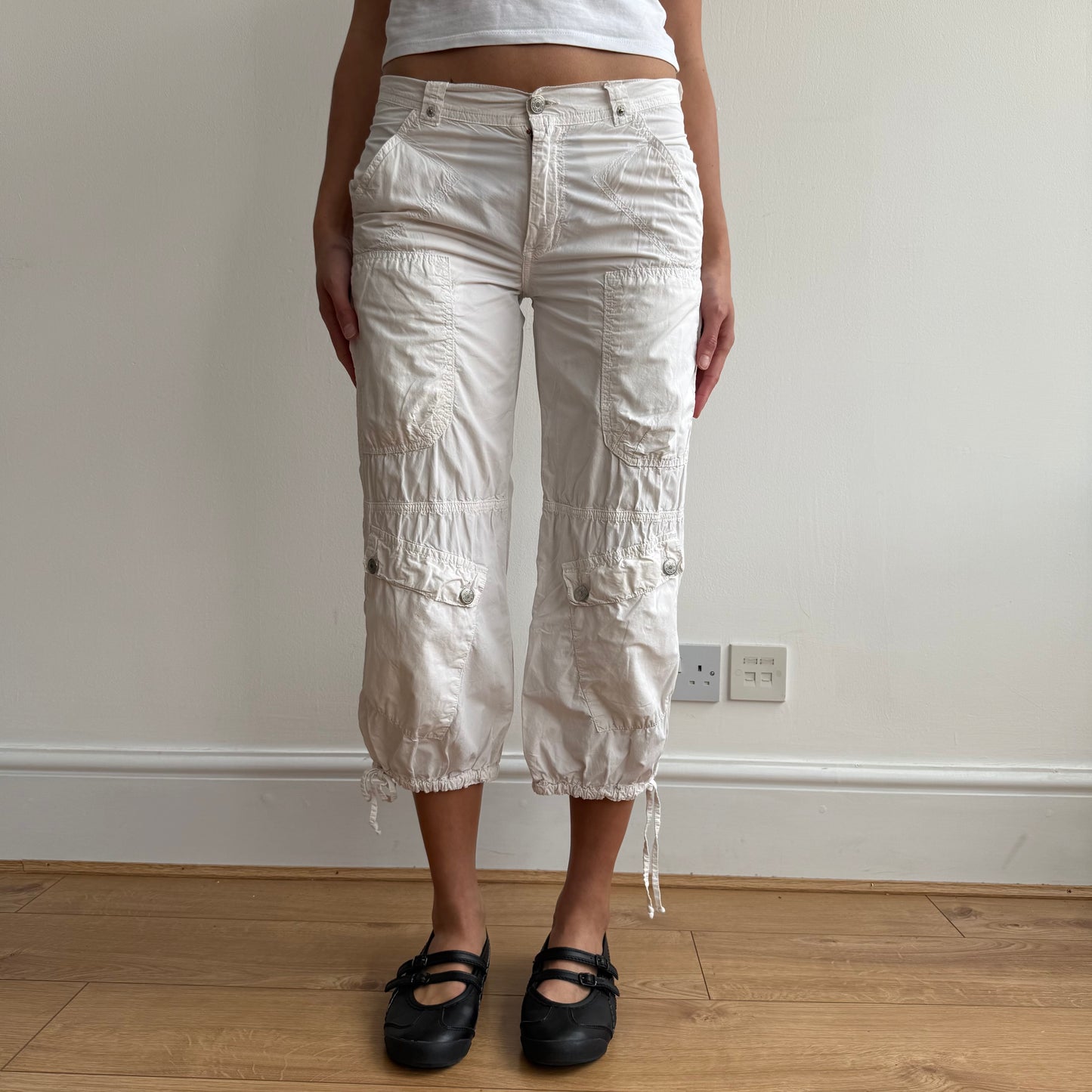 White cargo pocket capris - Size XS