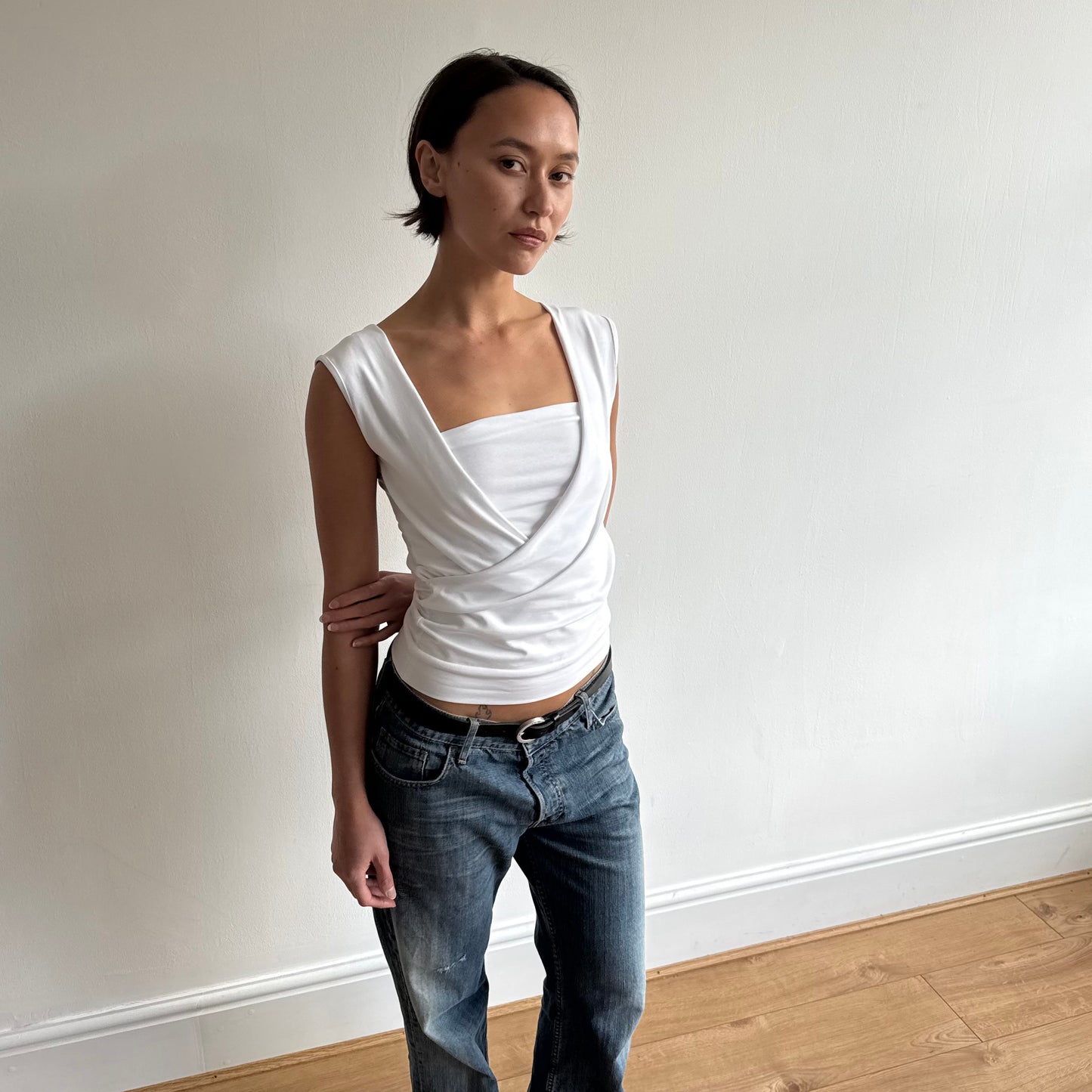 ‘The Keyhole Top’ sleeveless - White