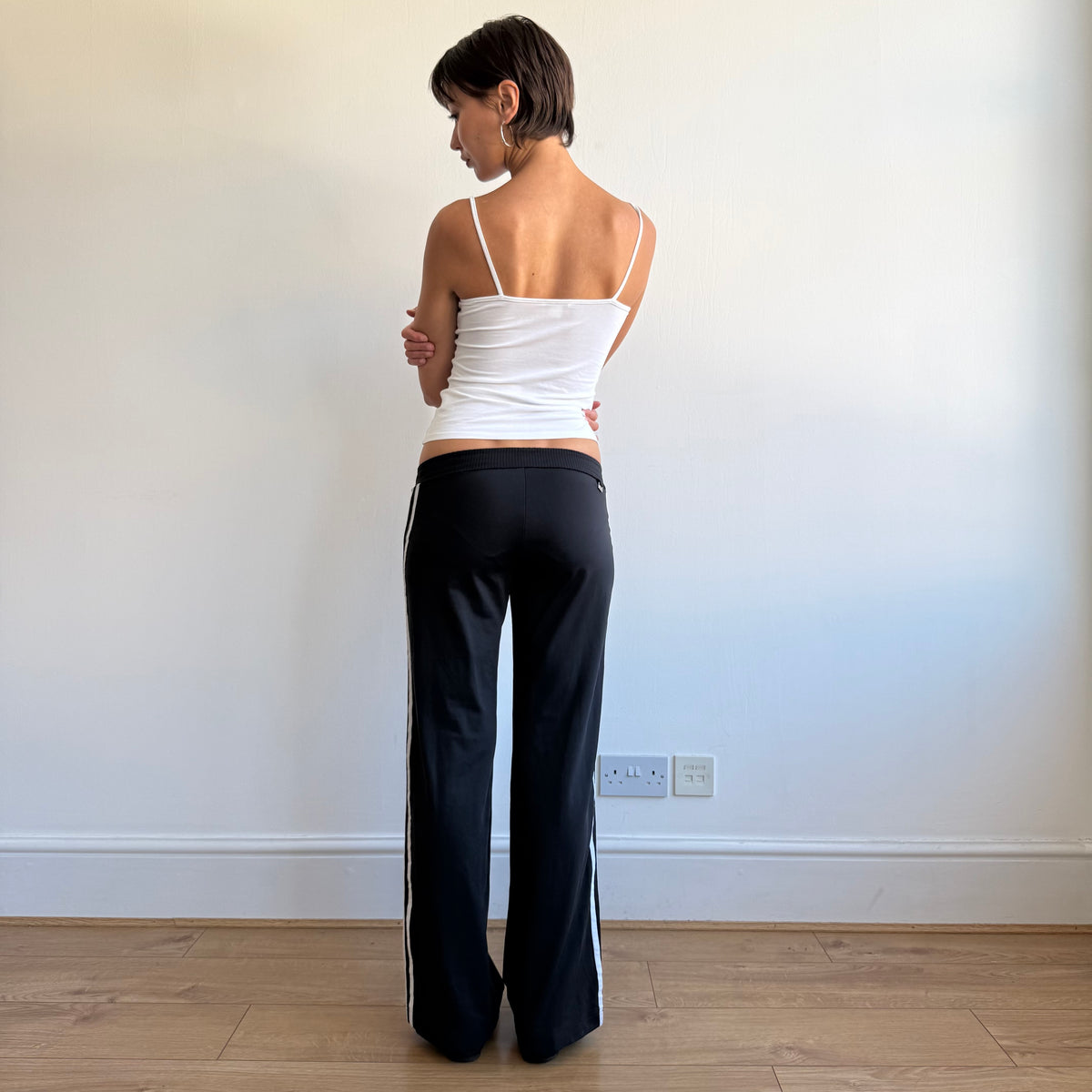 Black v-waist Adidas yoga pants - Size S