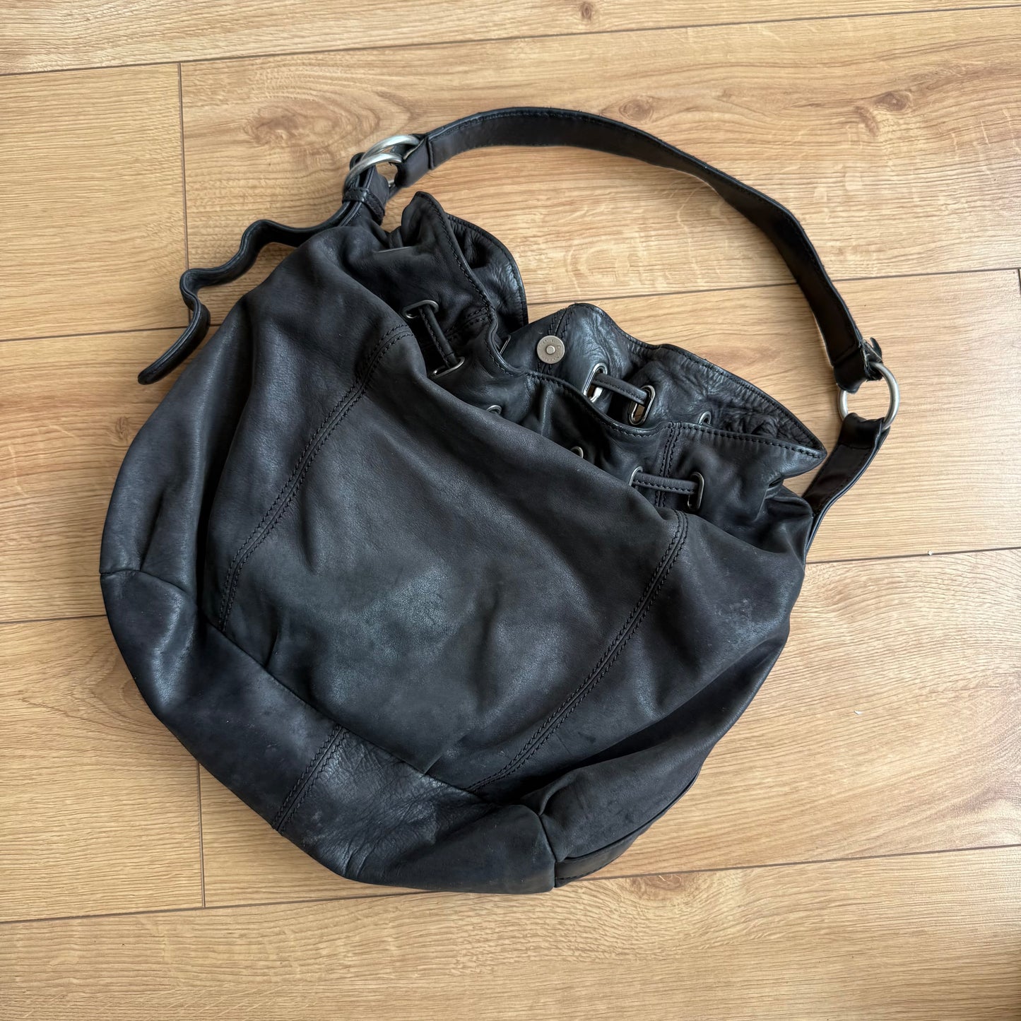 Black leather slouchy handbag - One Size