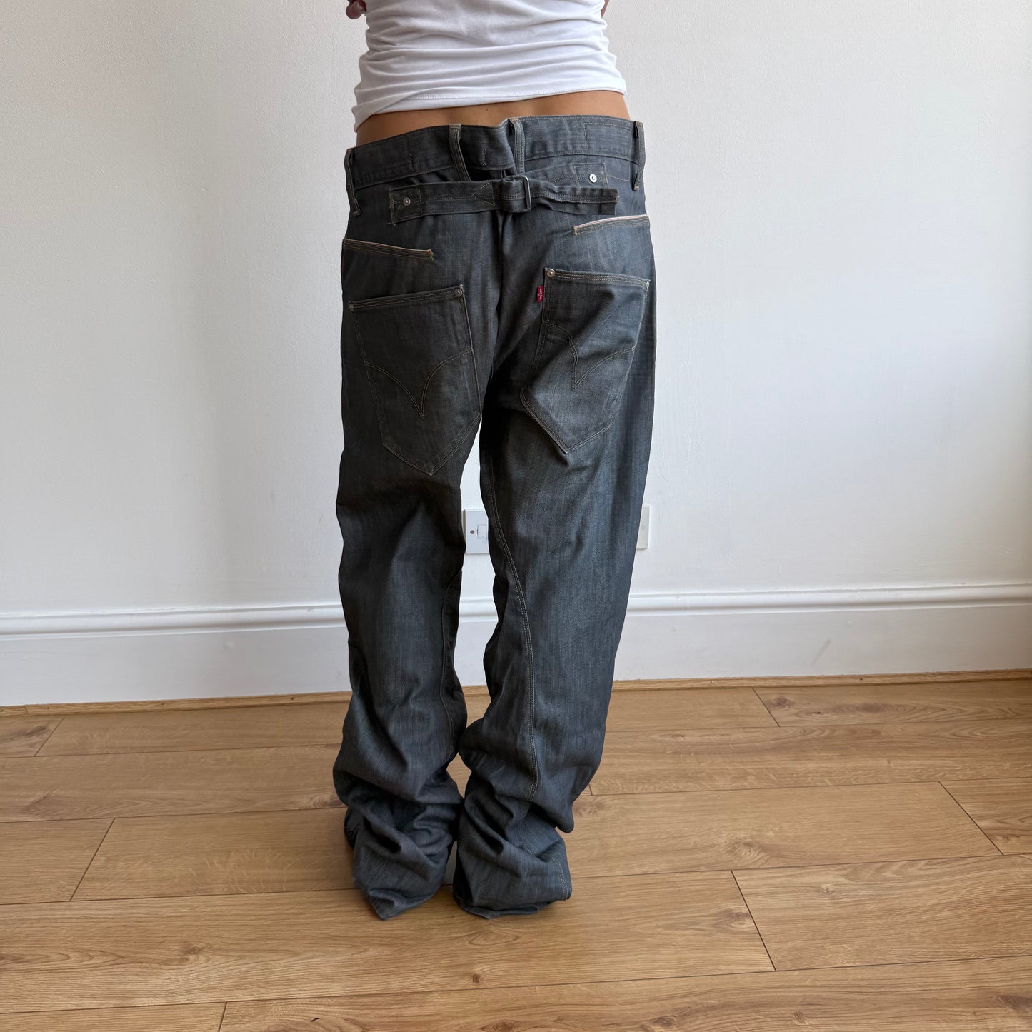 Levi’s Engineered grey cinch back jeans - Size 33x34