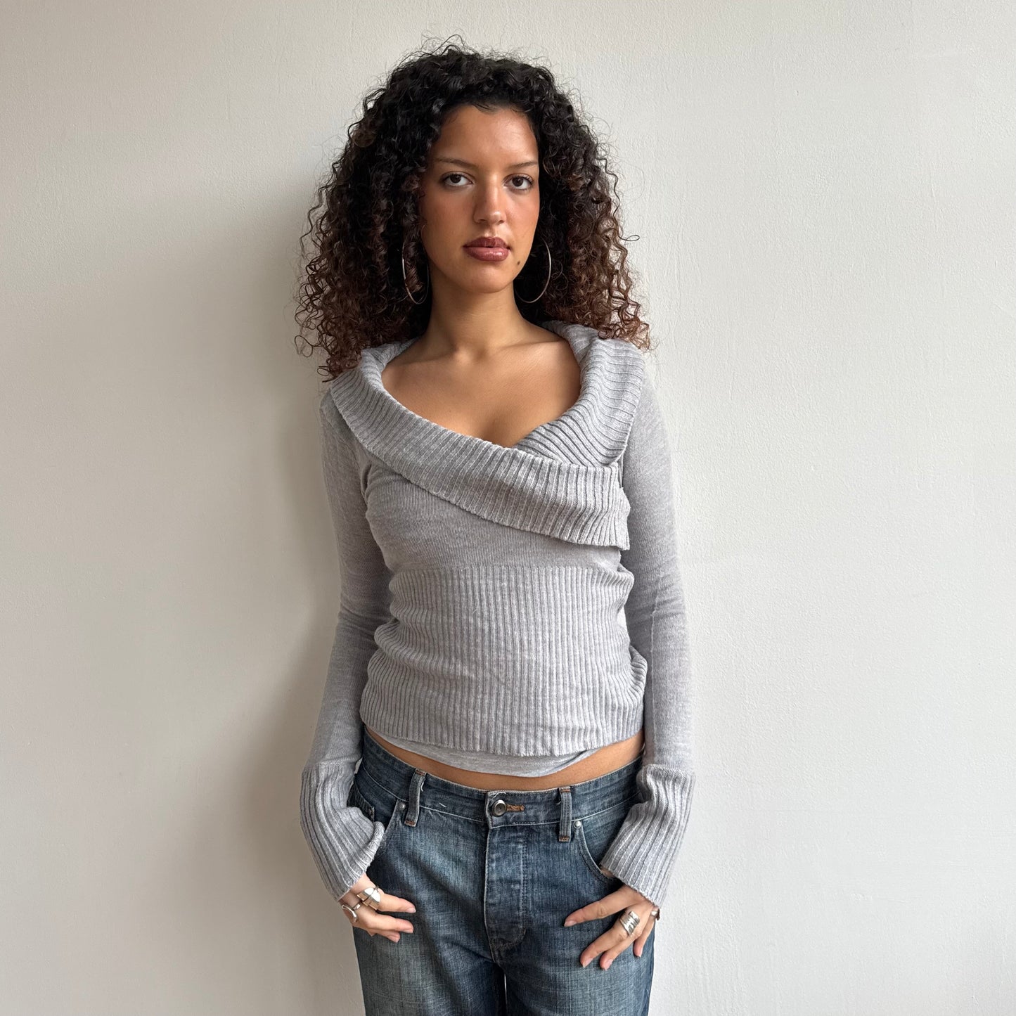 Grey button v-neck knit - Size S + M