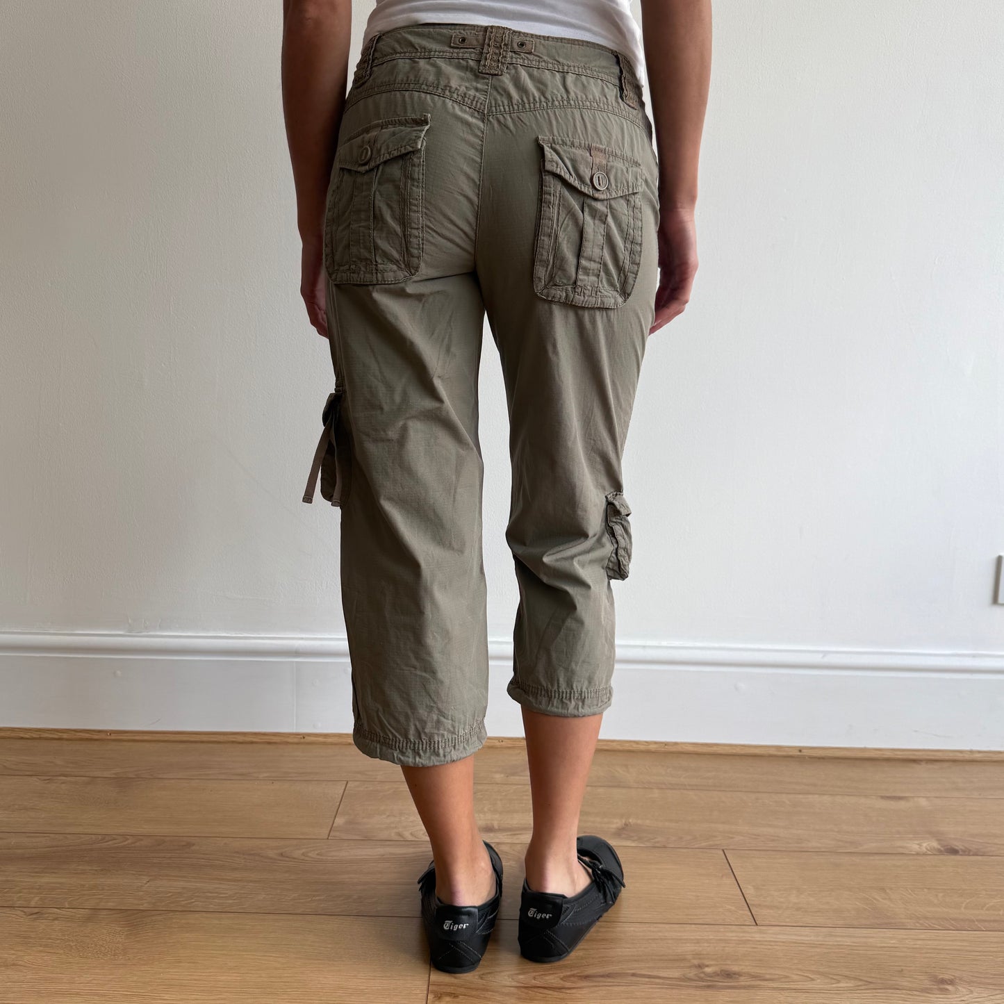 Khaki cargo toggle capris - Size S