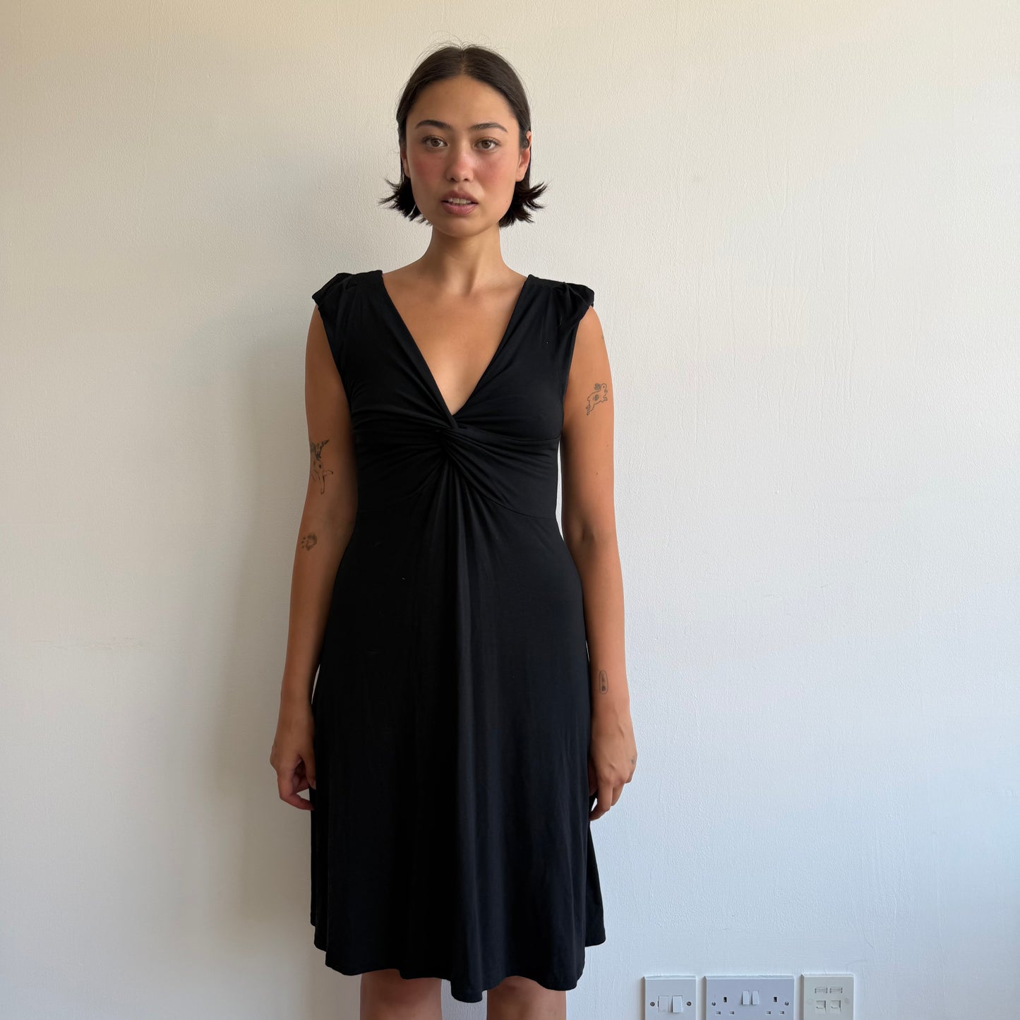 Black twist keyhole midi dress - Size M