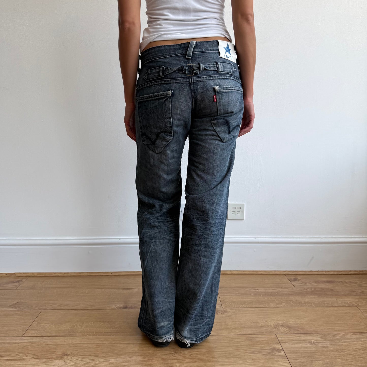 Levi’s star cinch back jeans - Size 29x32