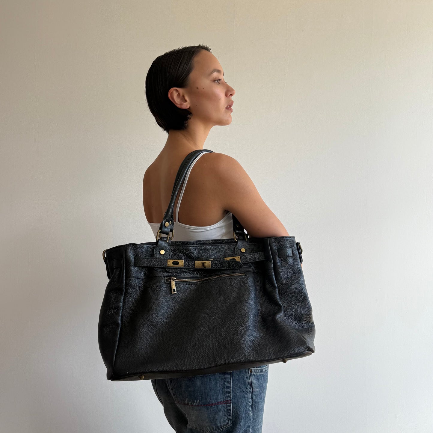 Black leather ‘firkin’ bag - One Size