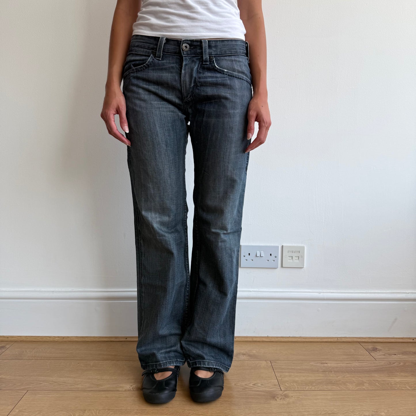 Levi’s star cinch back jeans - Size 29x32
