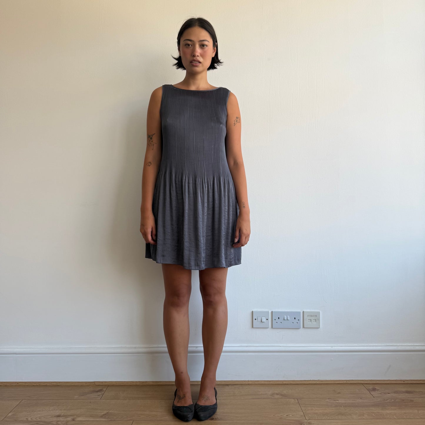 Grey pleated swing dress - Size M