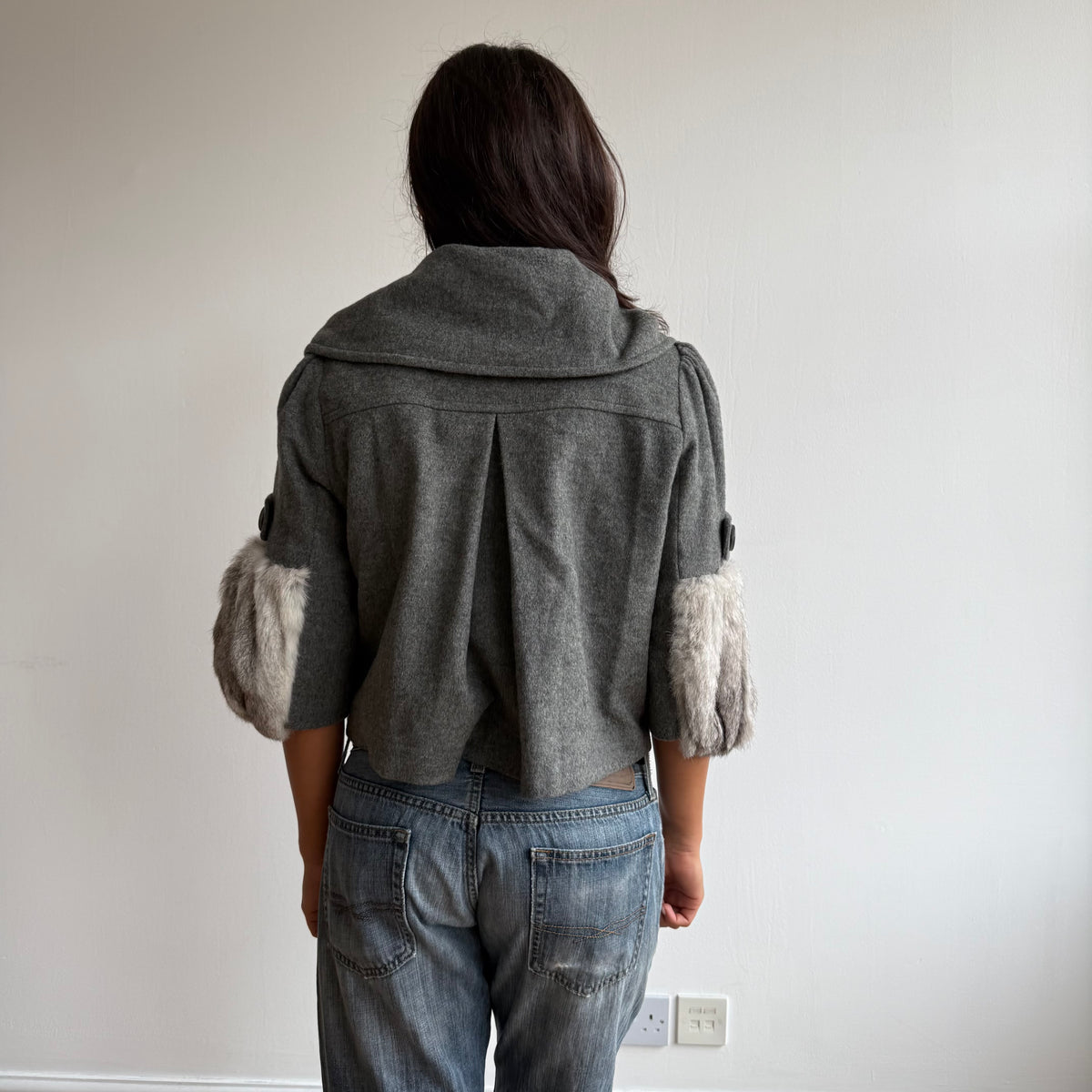 Grey cropped fur sleeve peacoat - Size S