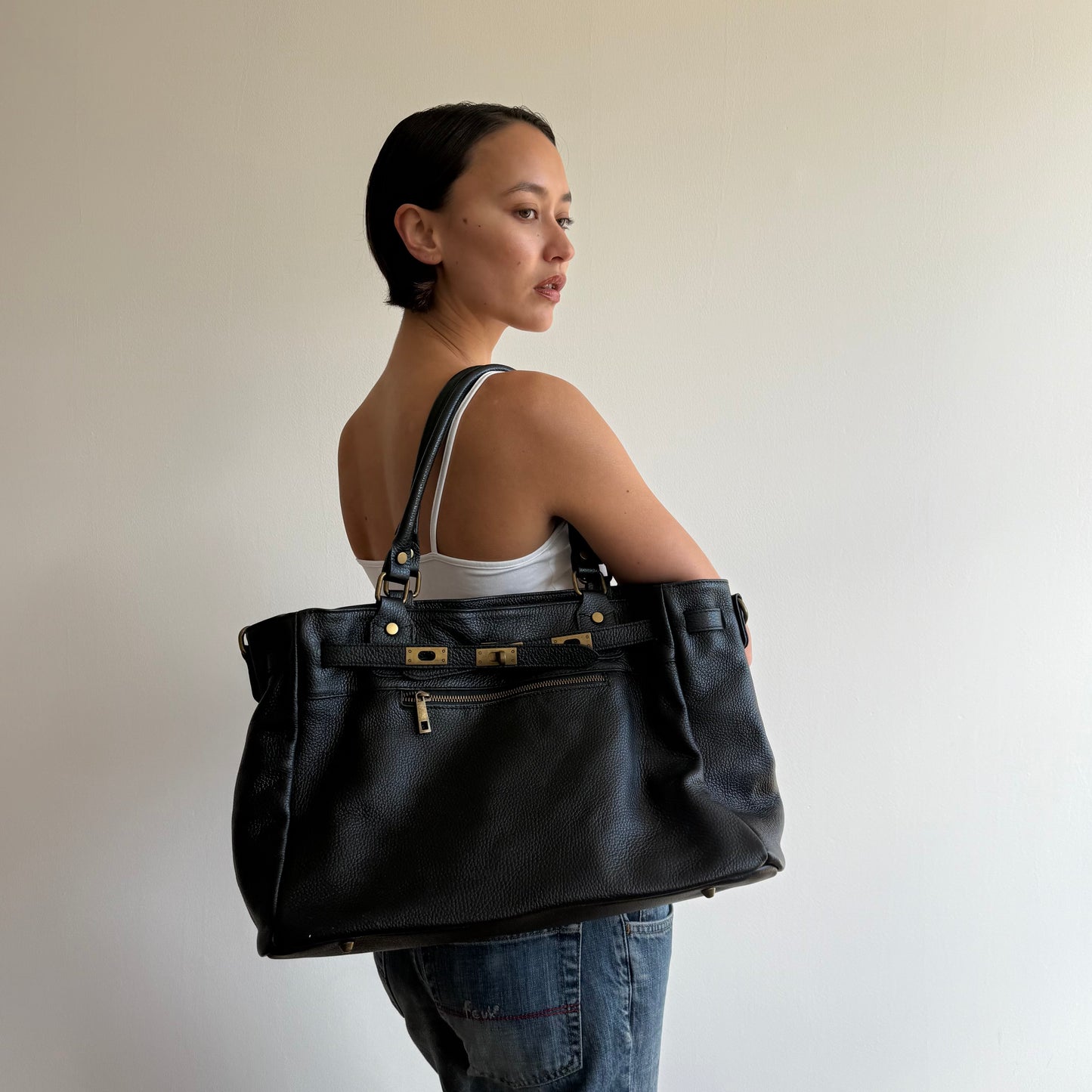Black leather ‘firkin’ bag - One Size