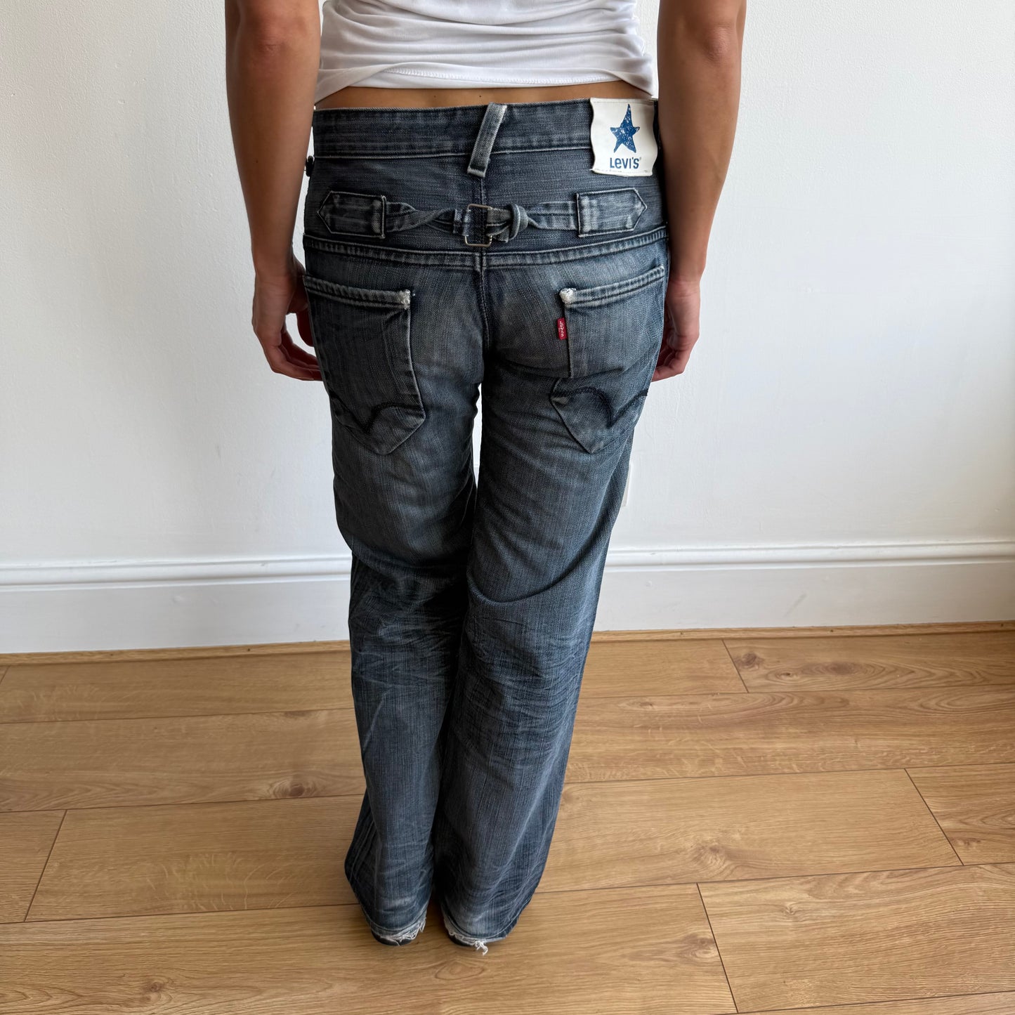 Levi’s star cinch back jeans - Size 29x32