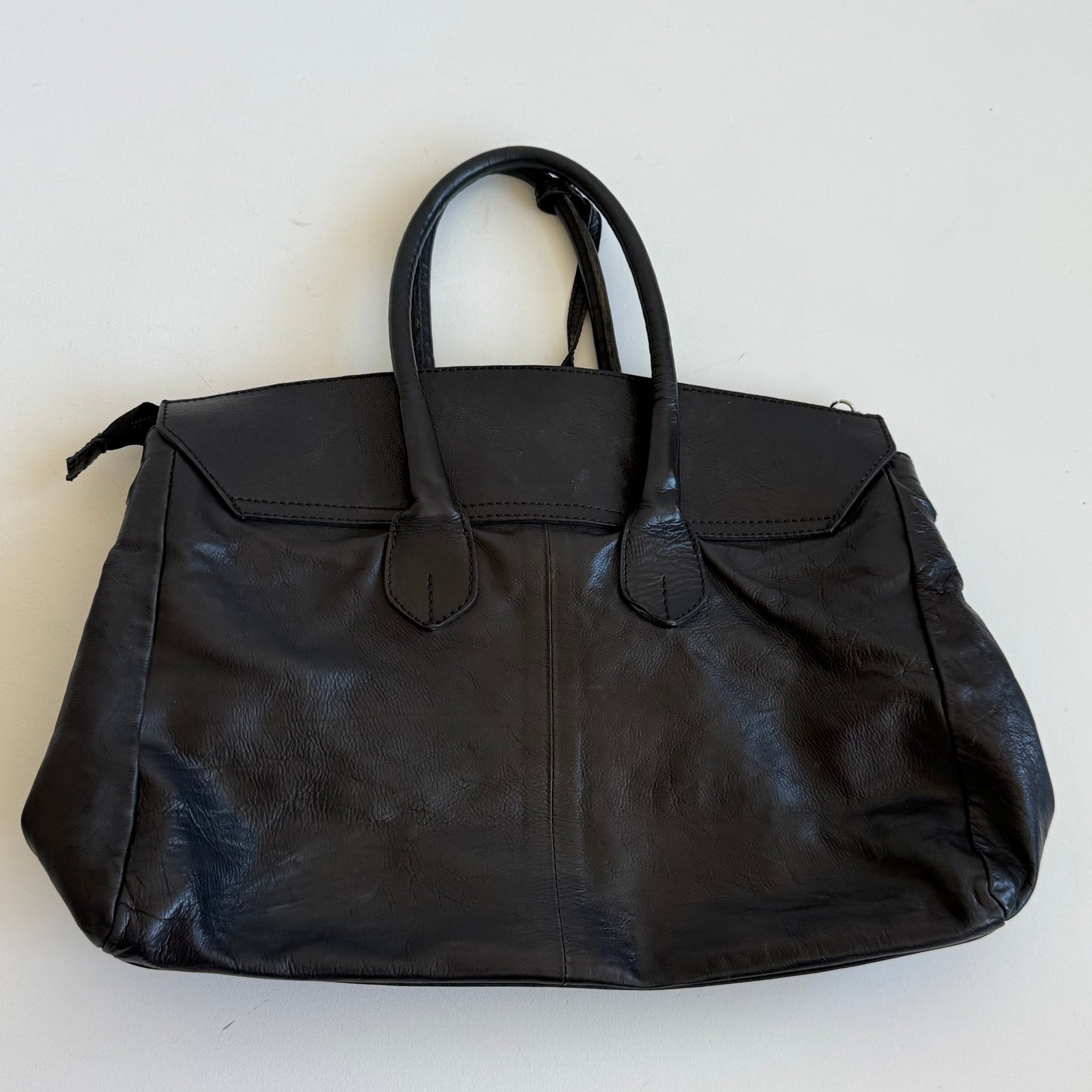 Black leather ‘firkin’ bag - One Size