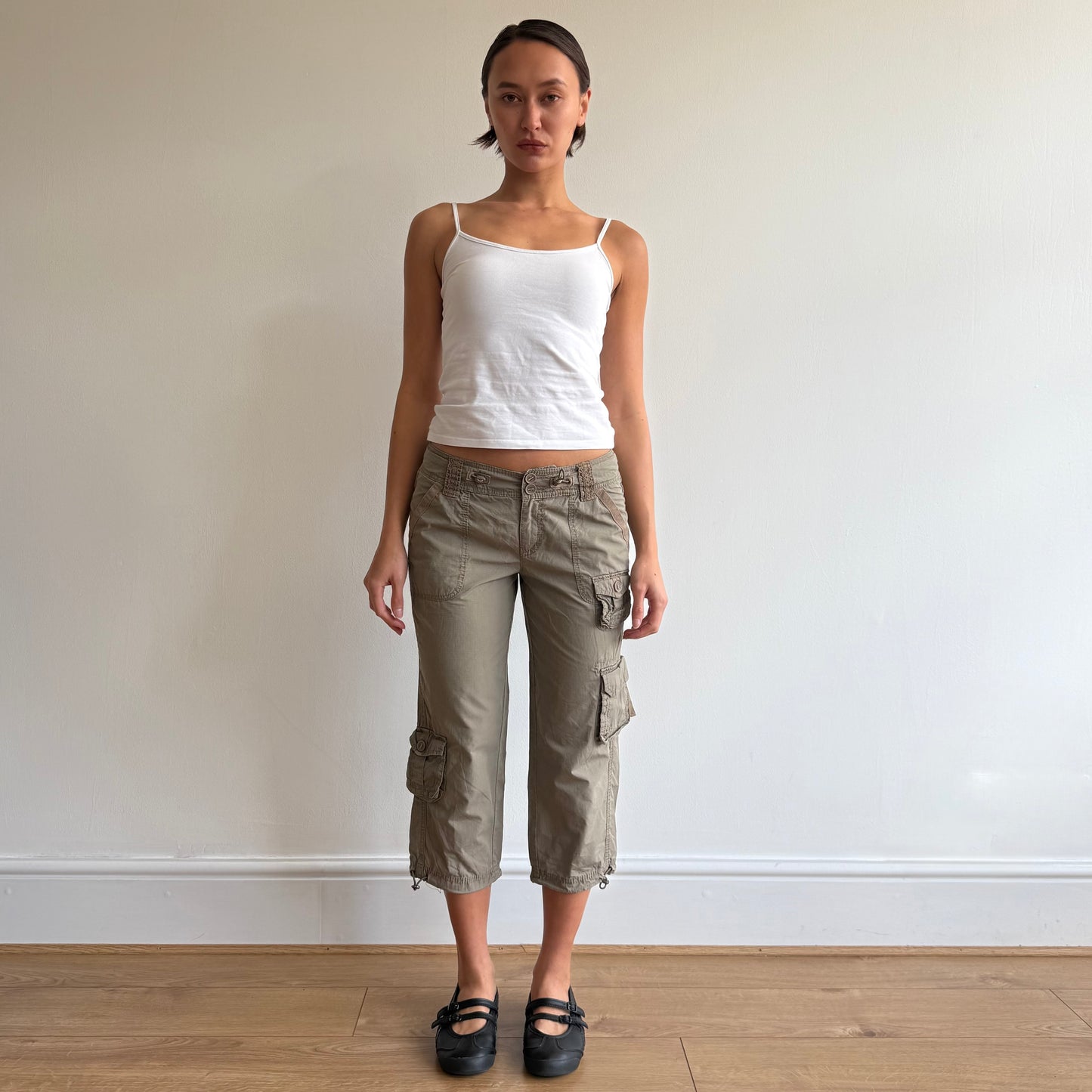 Khaki cargo toggle capris - Size S