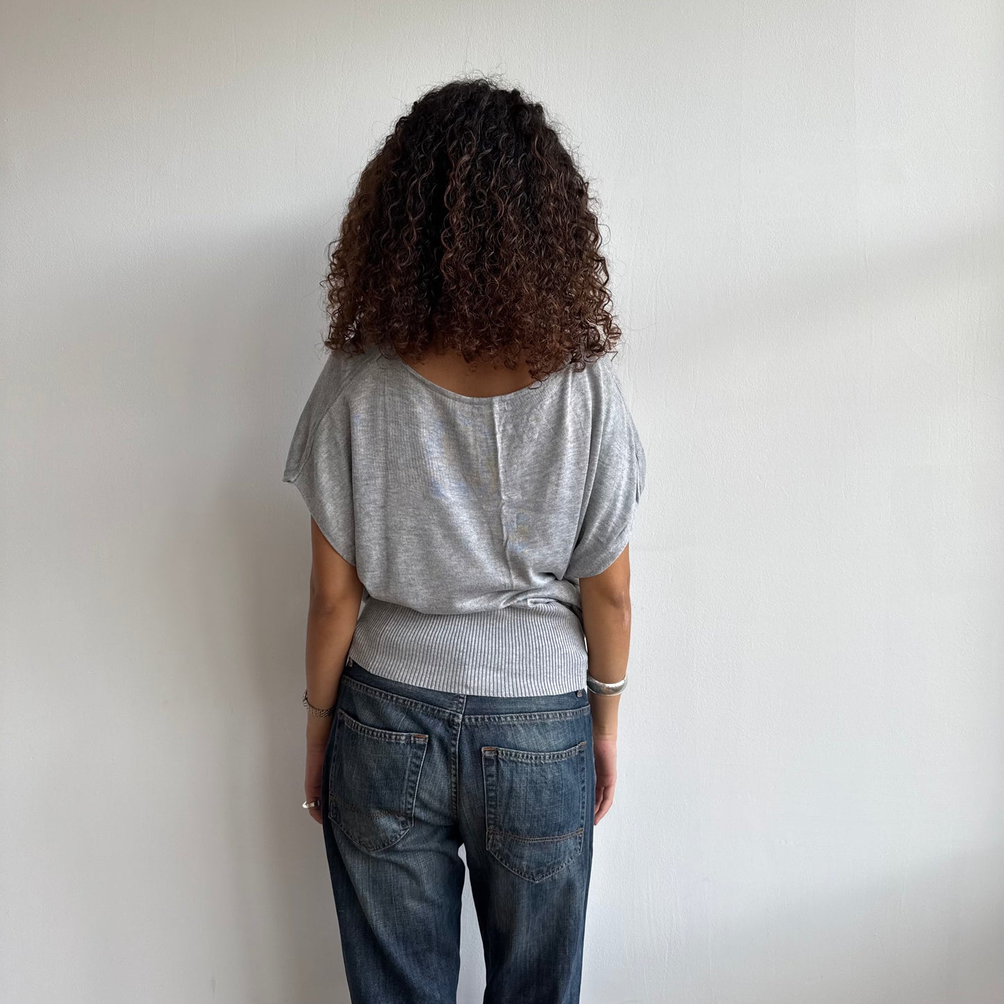 Light grey short sleeve slouchy knit - Size S/M