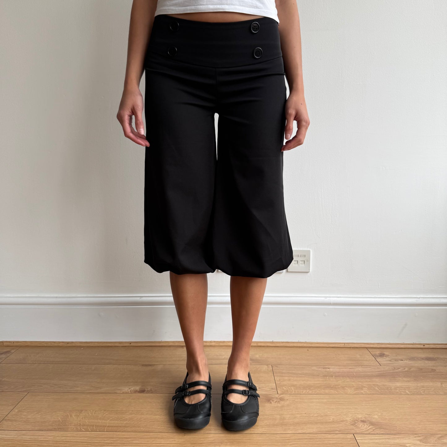 Black button bubble capris - Size XS