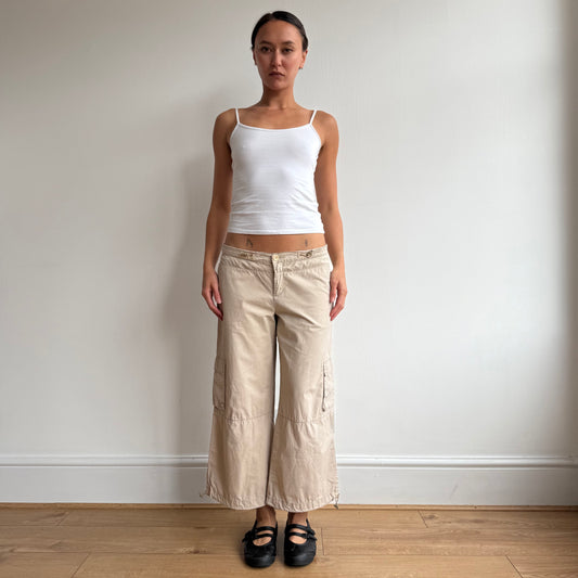 Beige toggle cargo capris - Size M
