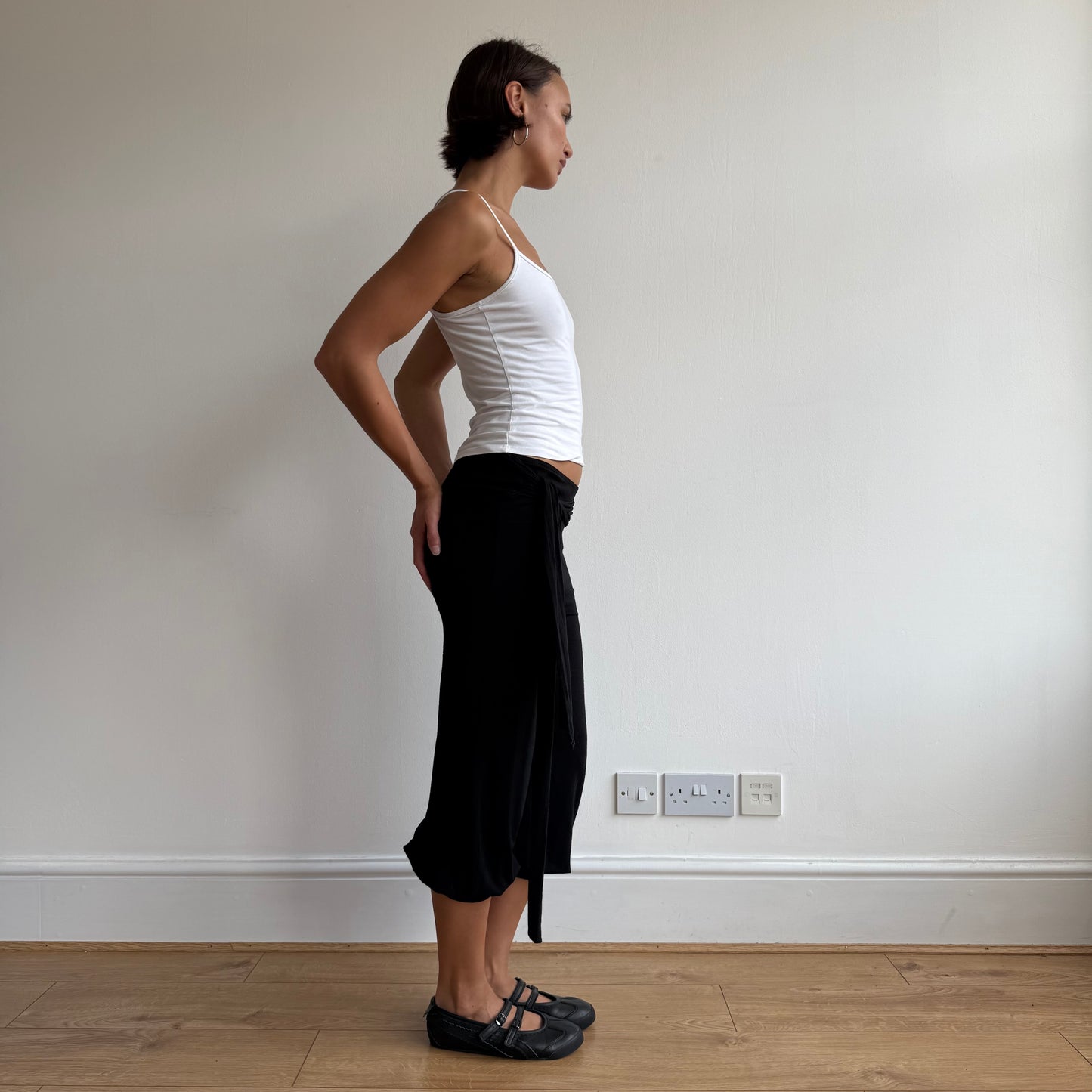 Black bubble tie waist capris - Size S