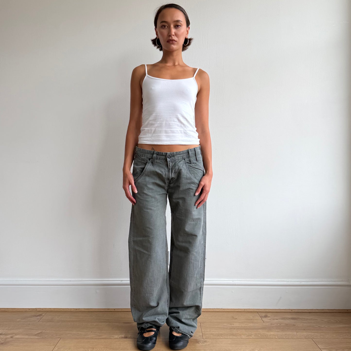 Levi’s grey cinch back jeans - Size 30x34