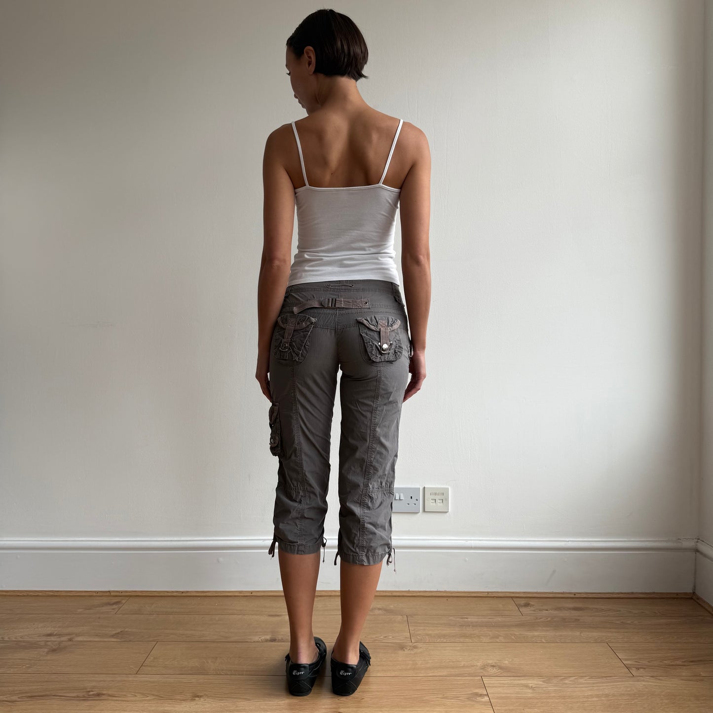 Grey cinch back cargo capris - Size S