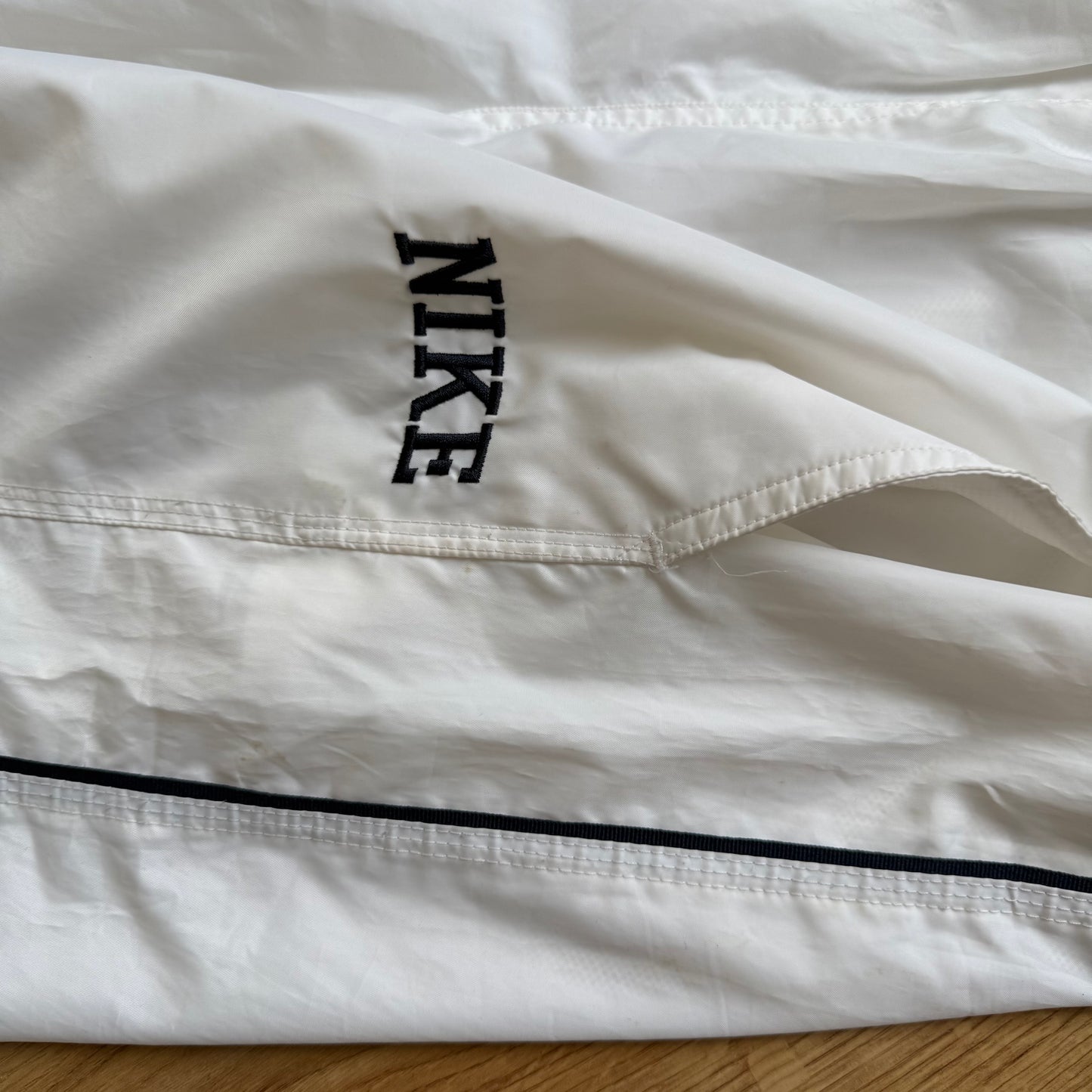 White Nike cargo capris - Size S