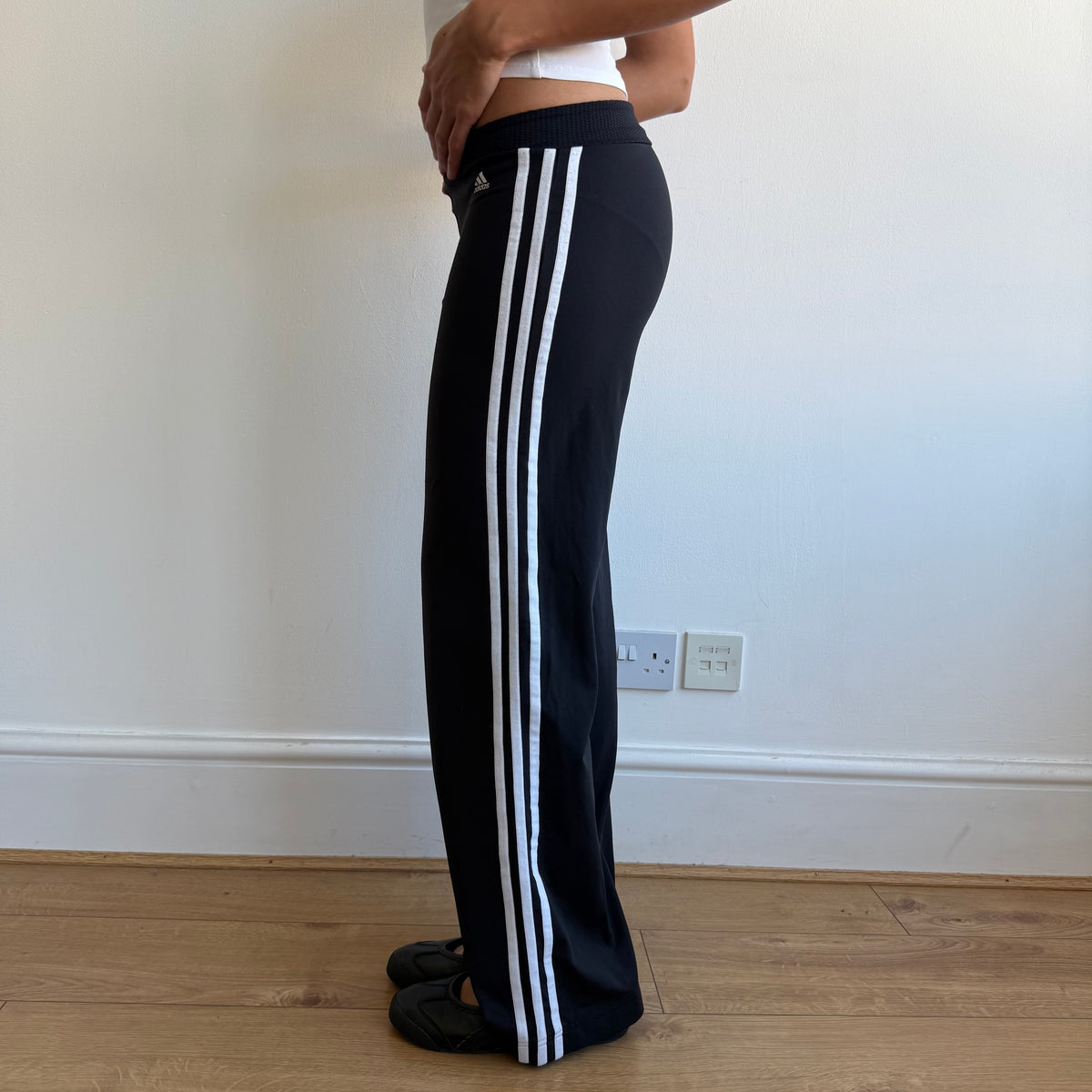 Black v-waist Adidas yoga pants - Size S
