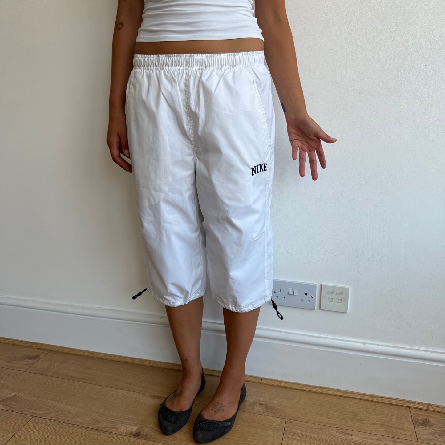 White Nike cargo capris - Size S
