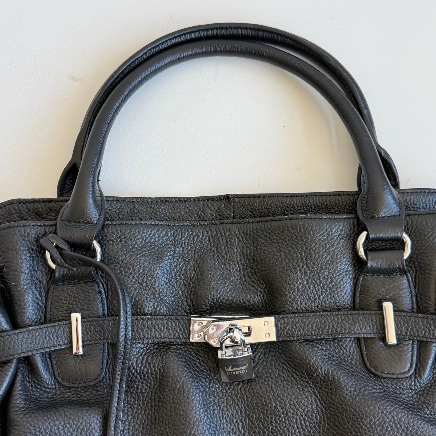 Black leather ‘firkin’ locket bag - One Size