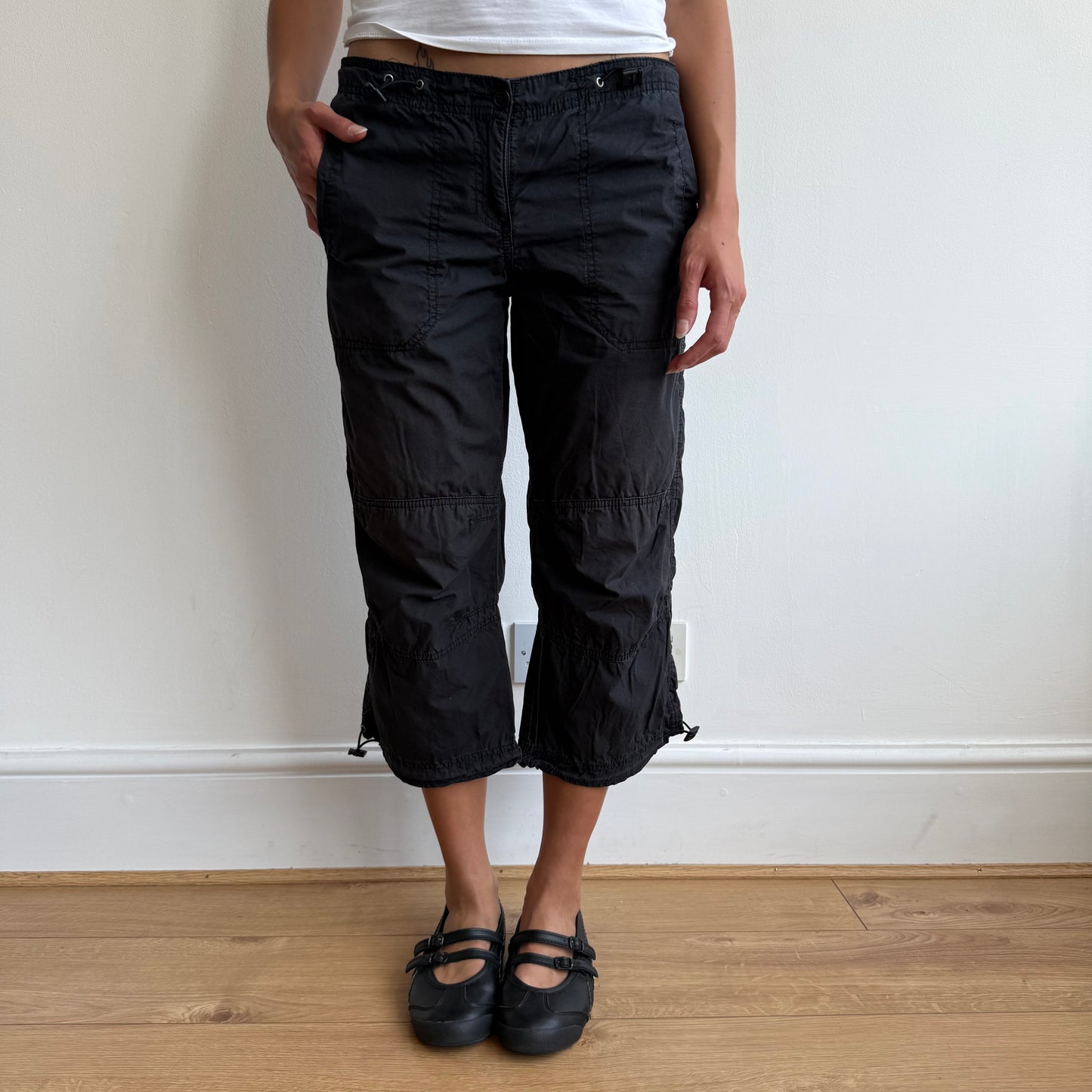 Black toggle cargo capris - Size S