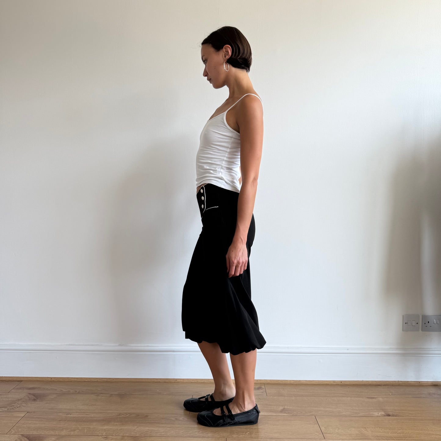 Black + white bubble button capris - Size S
