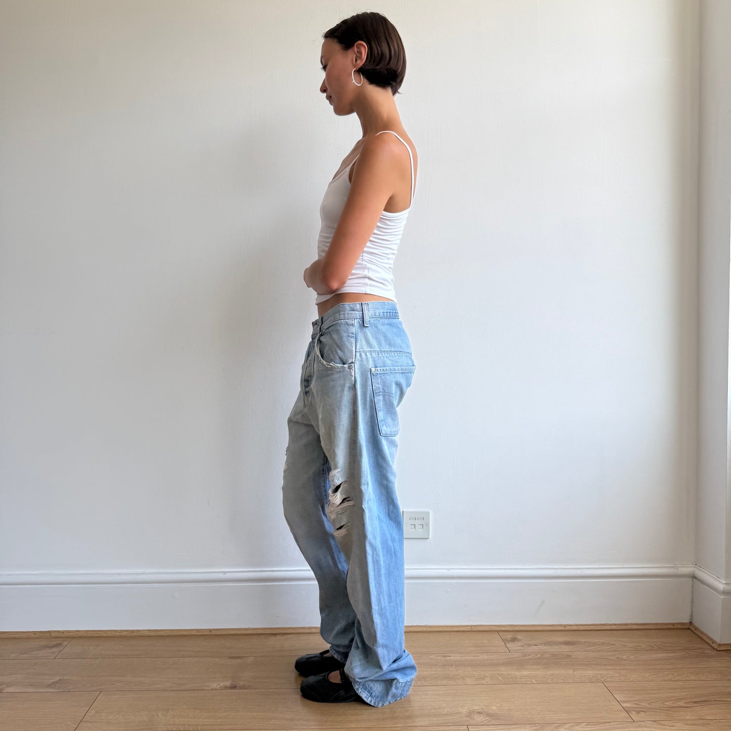 Levi’s engineered light wash distressed jeans - Size 33x34