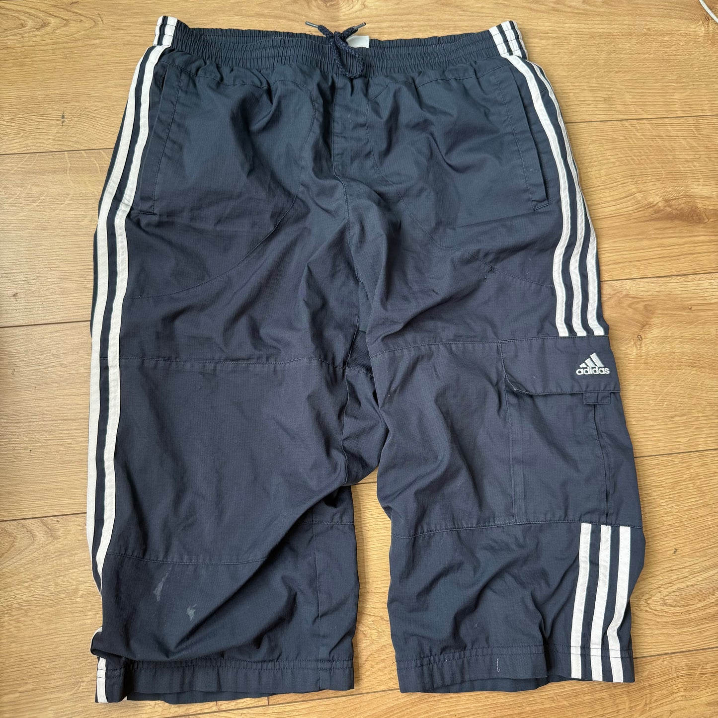 Navy Adidas capris - Size M (2)