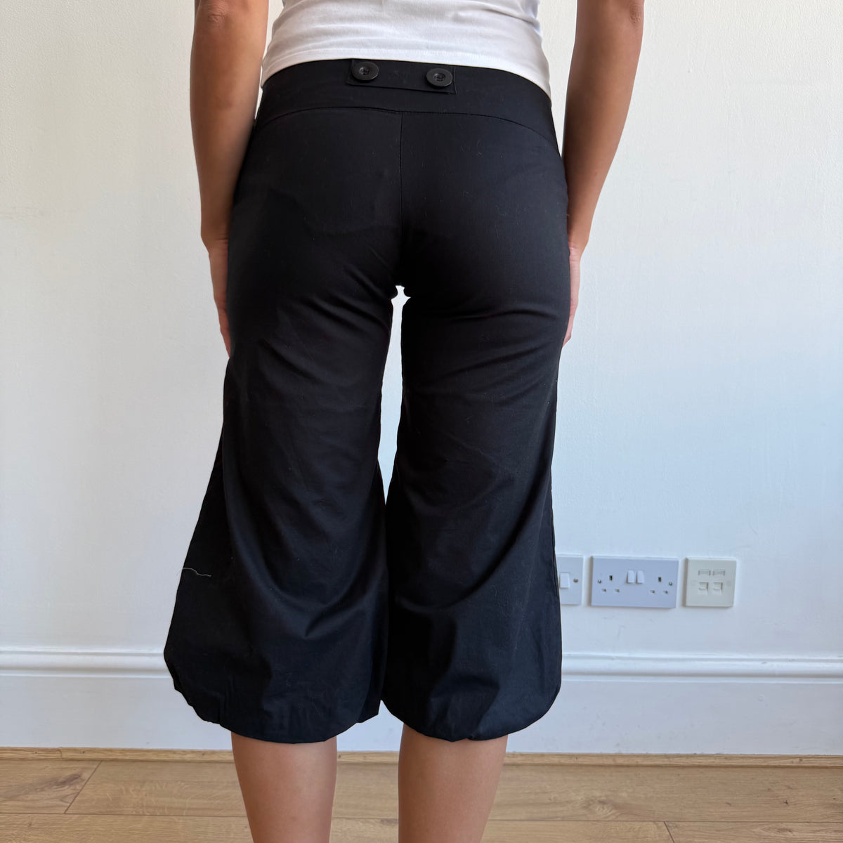 Black button bubble capris - Size S