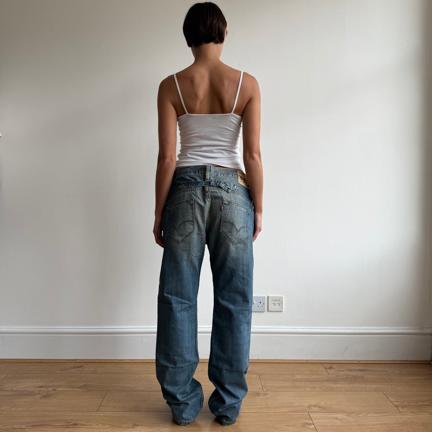 Levi’s cinch back jeans - Size 33x32
