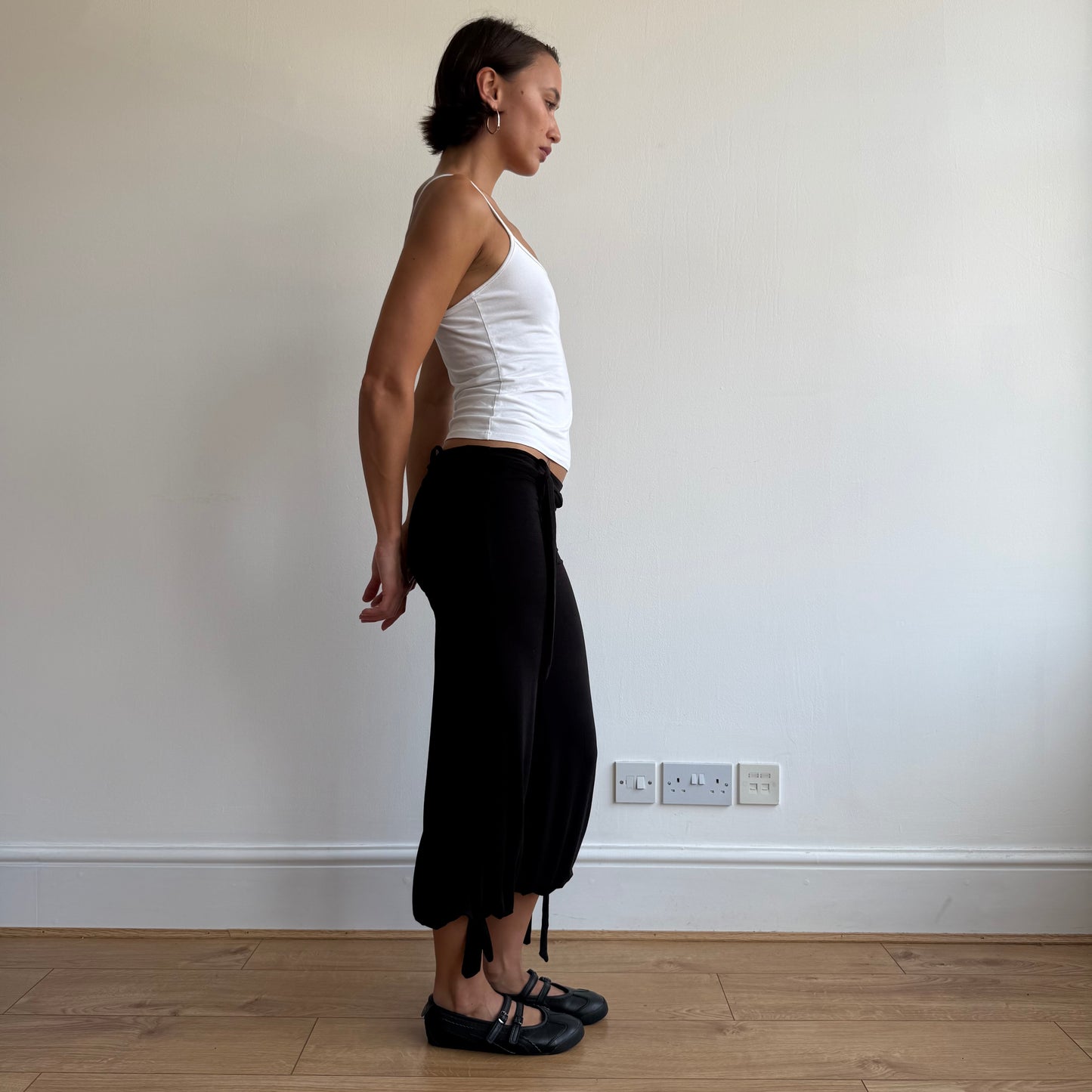 Black bubble tie waist capris - Size S