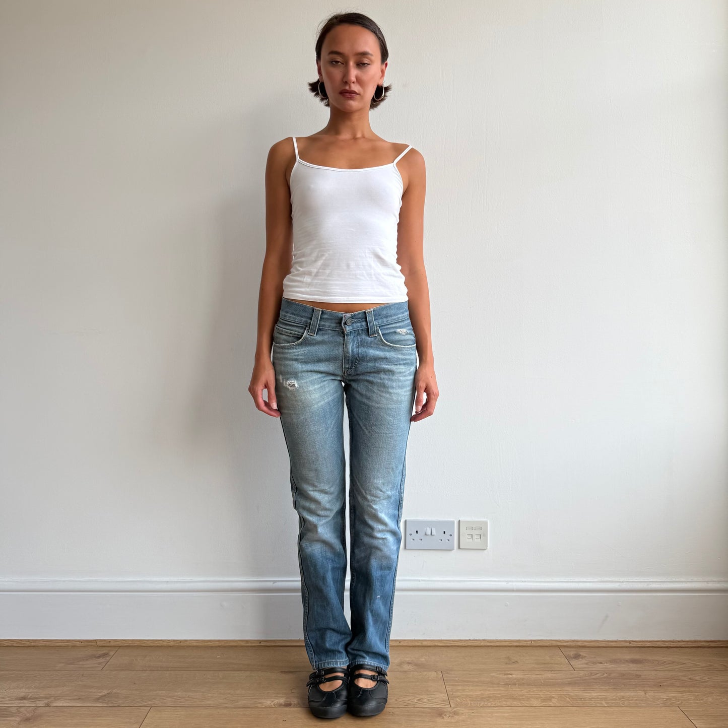 Levi’s cinch back jeans - Size