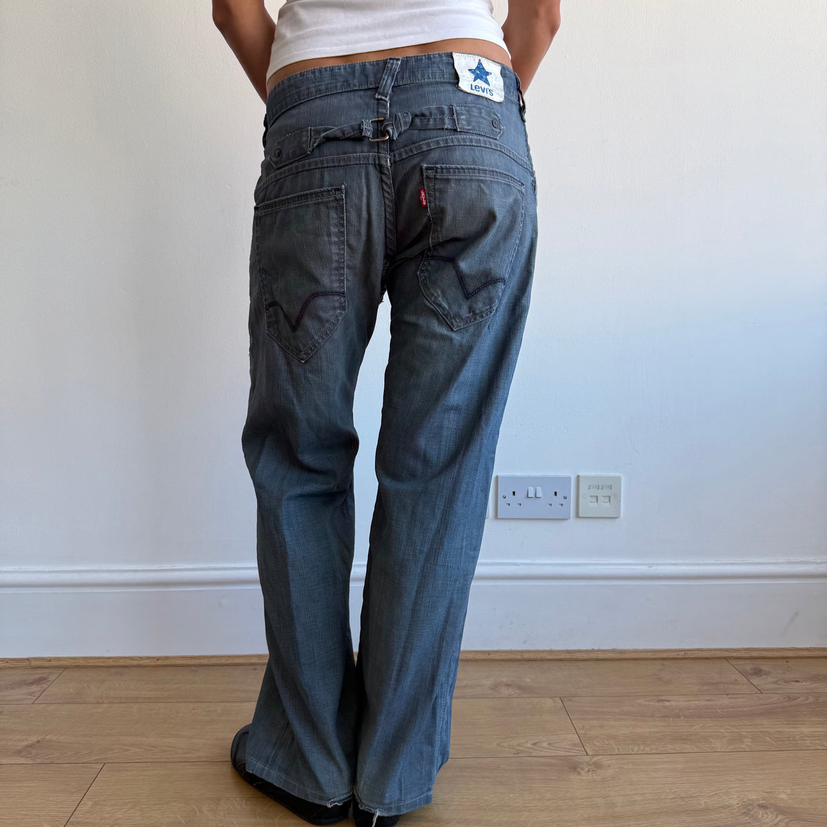 Levi’s cinch back star jeans - Size 30x32