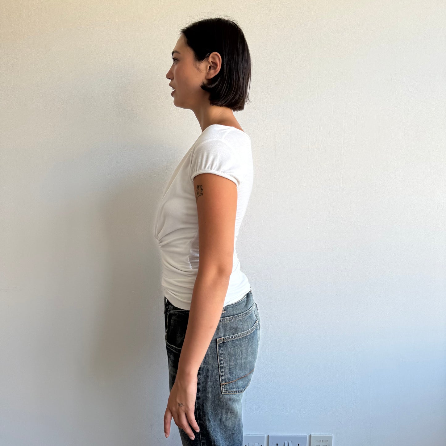 White short sleeve keyhole top - Size S