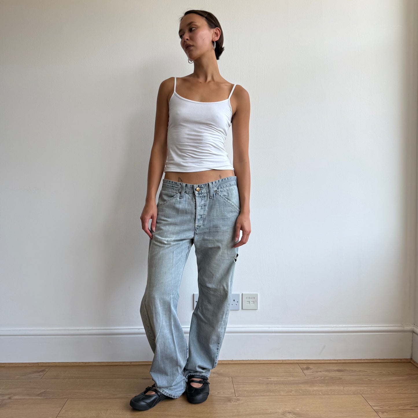 Levi’s engineered light wash patch jeans - Size 31x32