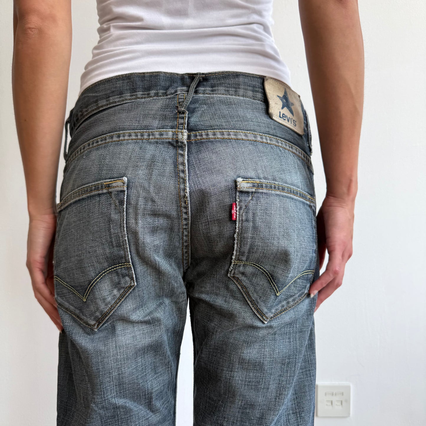 Levi’s mid wash star jeans - Size 33x34