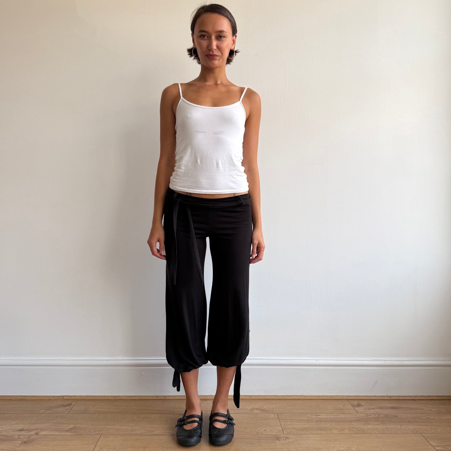Black bubble tie waist capris - Size S