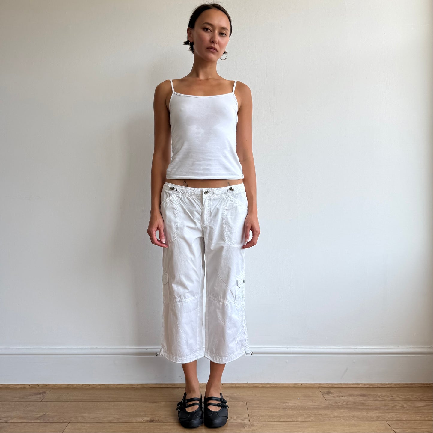 White toggle cargo capris - Size S