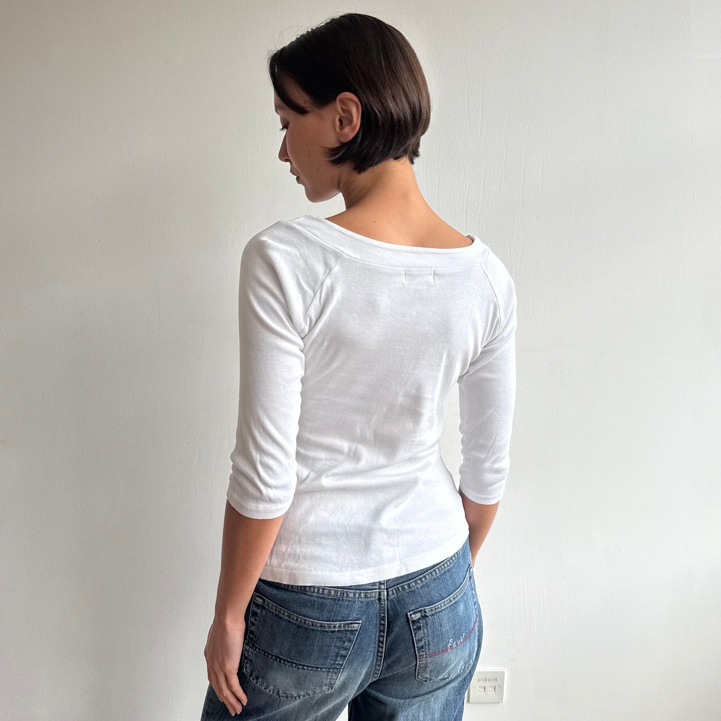 White v-neck 3/4 sleeve top - Size S/M