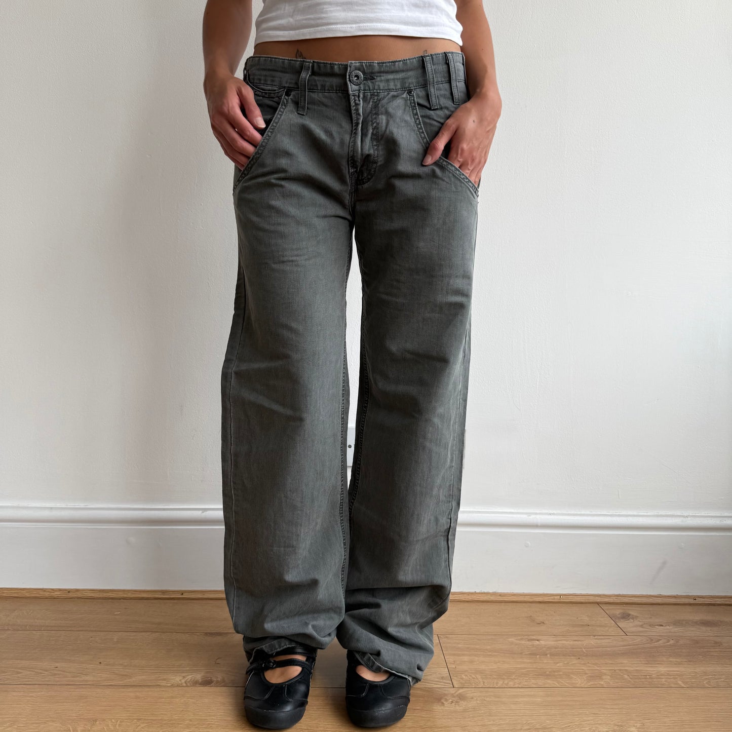 Levi’s grey cinch back jeans - Size 30x34