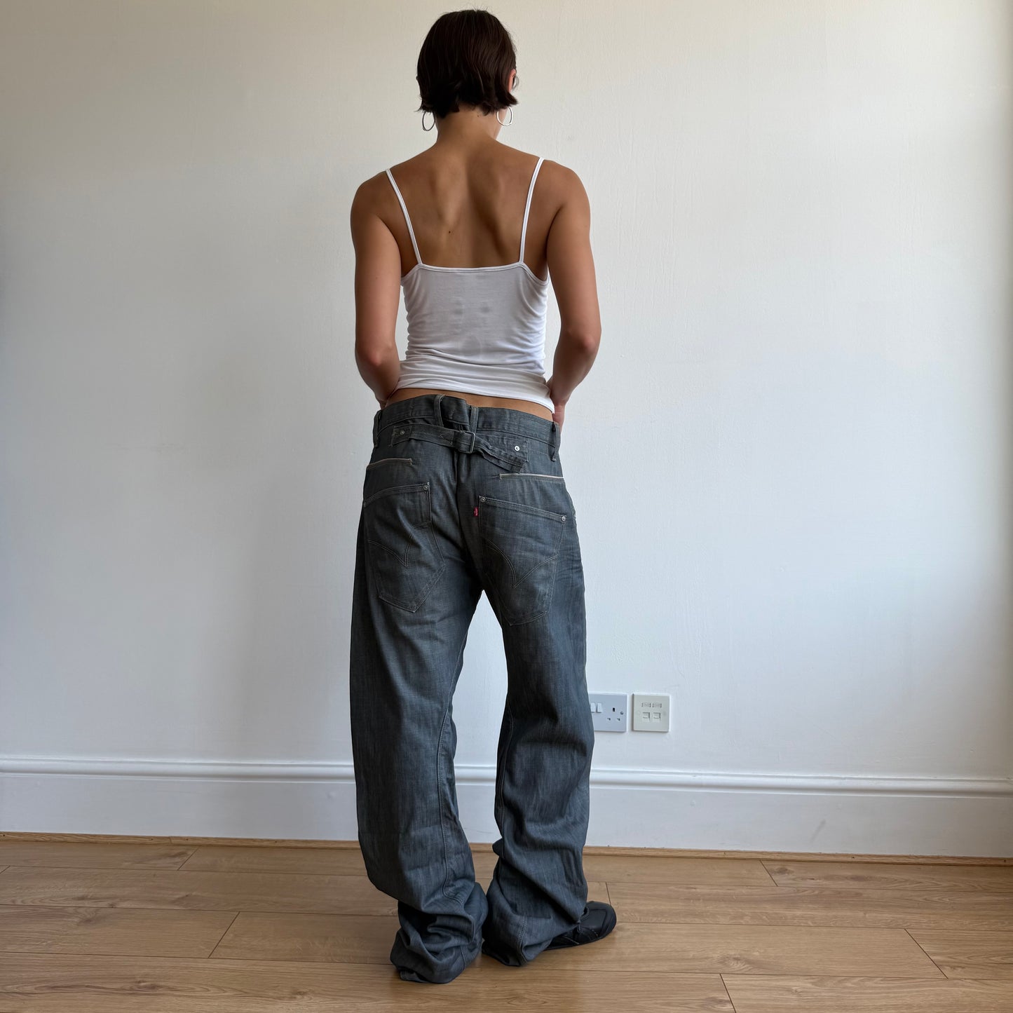 Levi’s Engineered grey cinch back jeans - Size 33x34