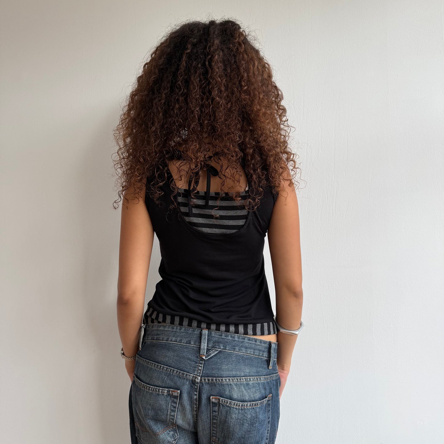 Black striped keyhole top - Size M