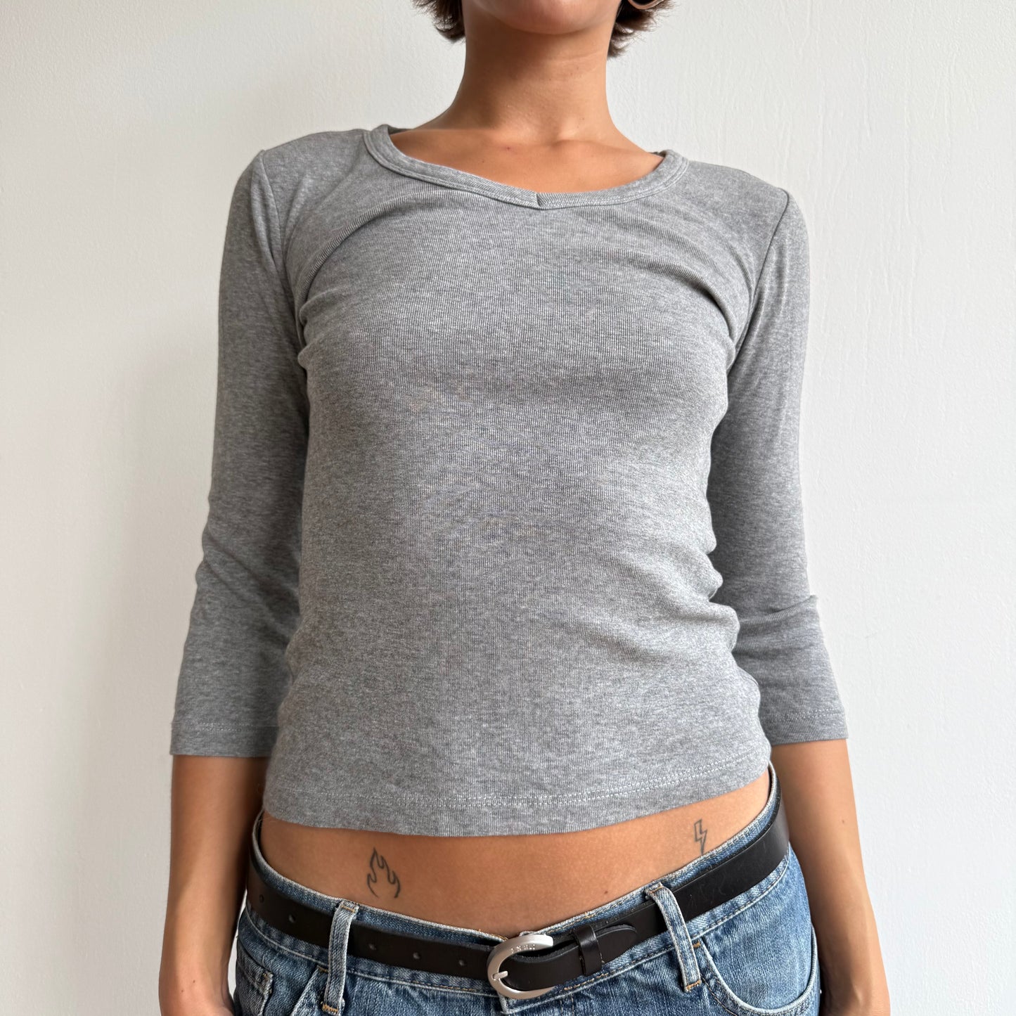 Grey v-neck 3/4 sleeve top - Size S