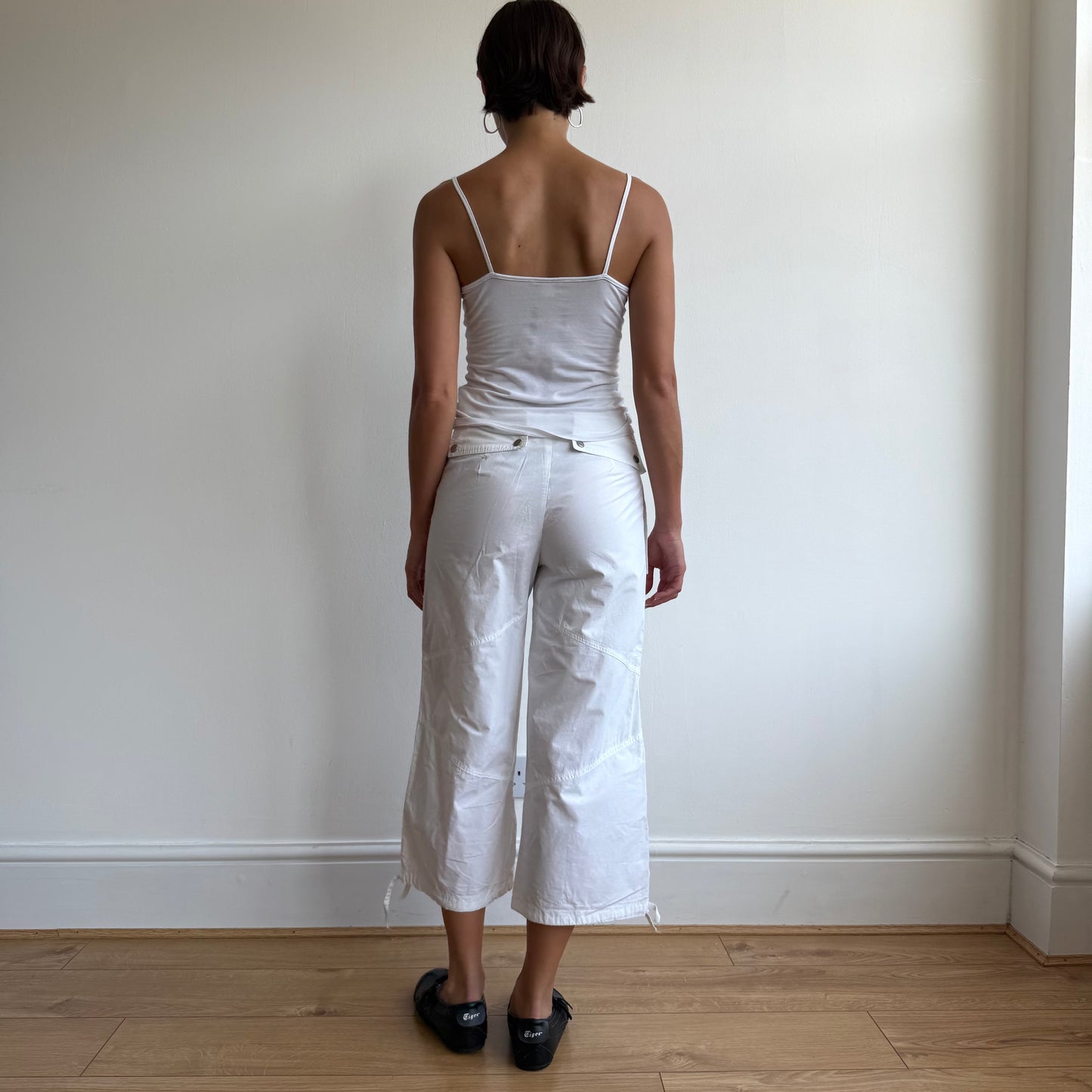 White pocket front cargo capris - Size XS/S
