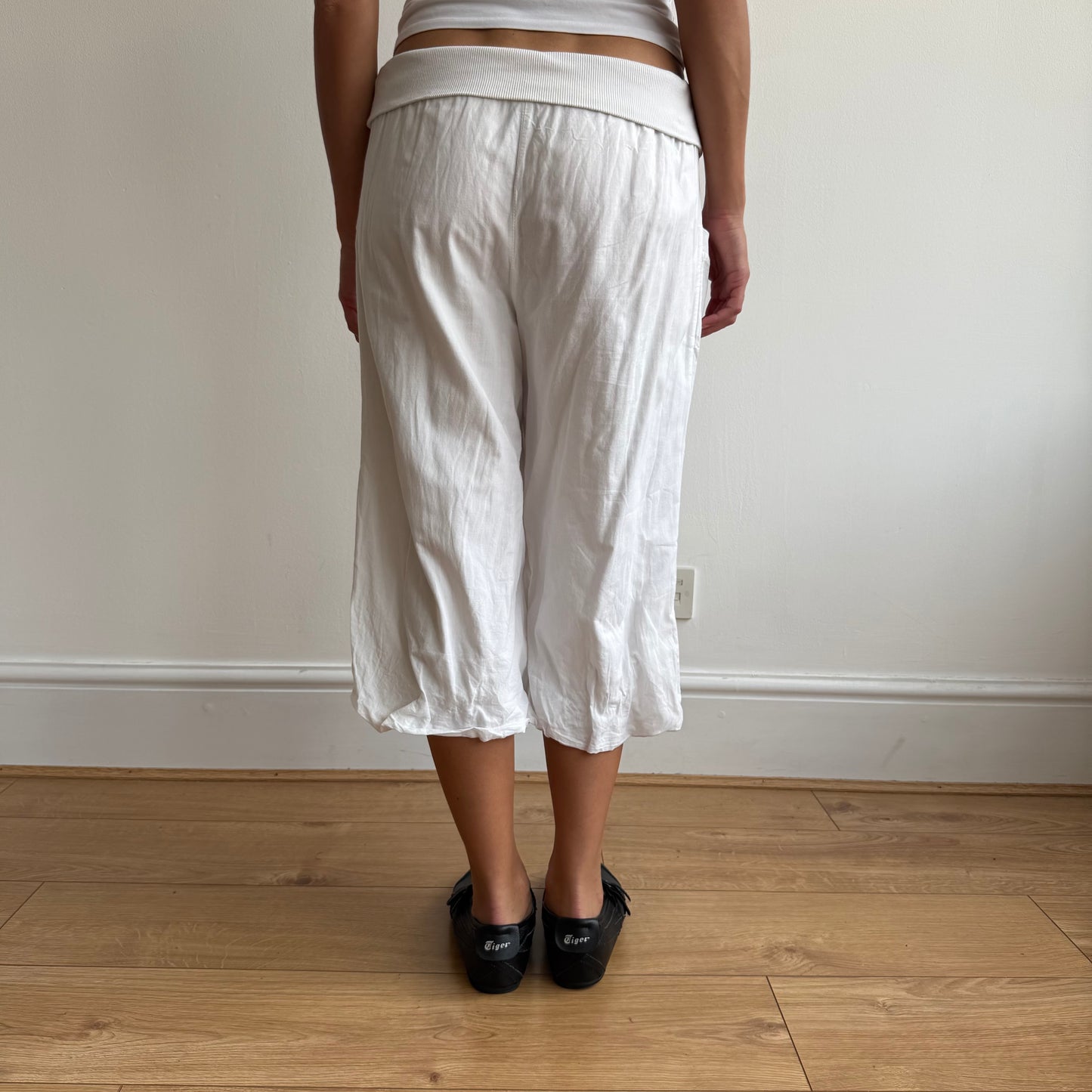 White balloon pocket capris - Size M