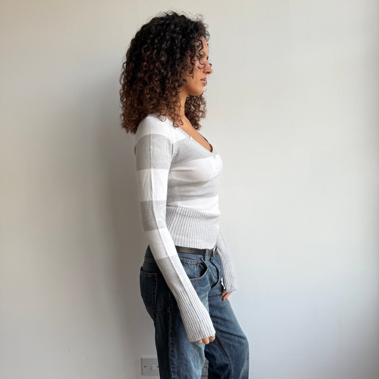Grey + white v neck knit - Size S/M